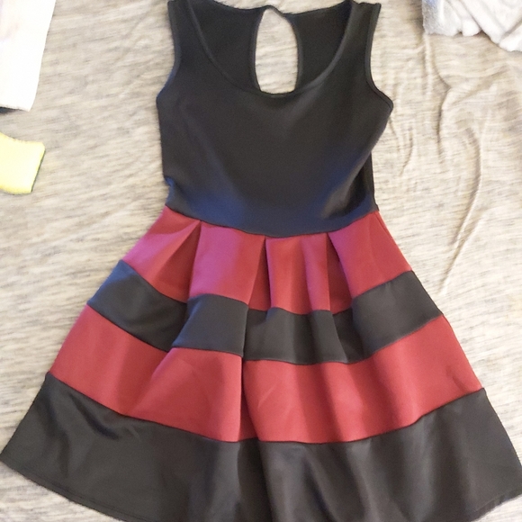 Dress - Picture 2 of 2